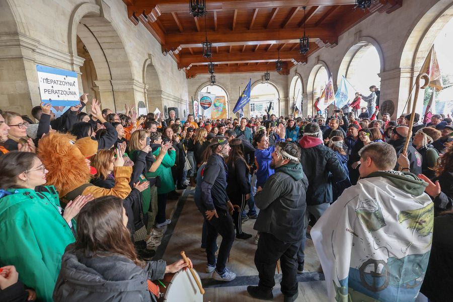 «Πλημμύρισε» από κόσμο το αίθριο της Λότζια για την έναρξη του 22ου Κυνηγιού του Κρυμμένου Θησαυρού