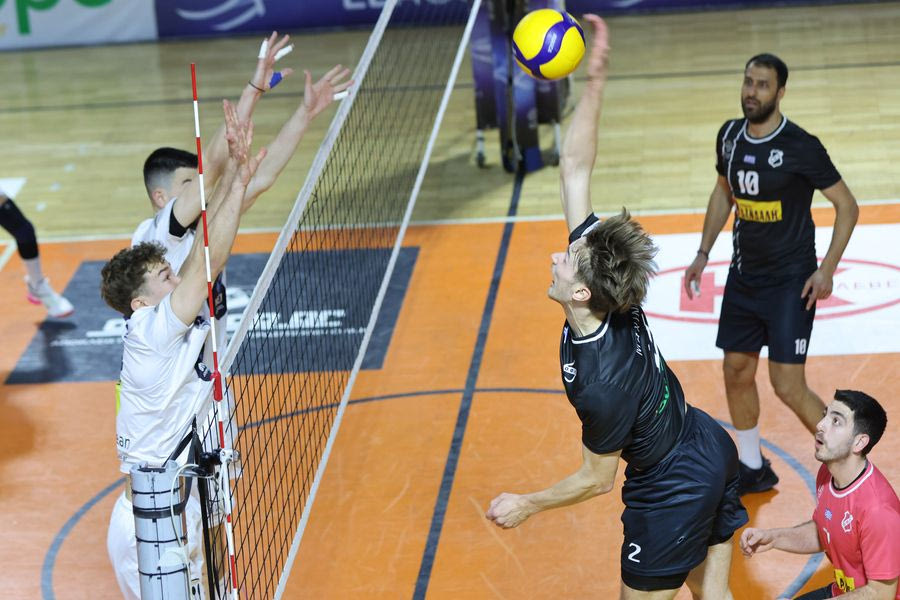 Volley League: Με σούπερ Μάκινεν ο ΟΦΗ κέρδισε για πρώτη φορά τον Φοίνικα Σύρου