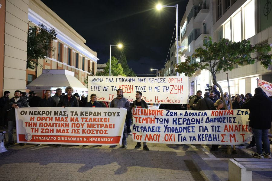 Νέες δυναμικές κινητοποιήσεις για τα Τέμπη : Πλήθος κόσμου στο κέντρο του Ηρακλείου (φωτογραφίες + βίντεο)