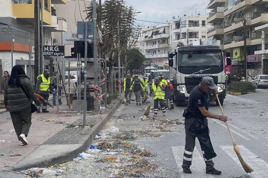 Η άλλη όψη του καρναβαλιού: Η σκληρή δουλειά των εργαζομένων στην καθαριότητα