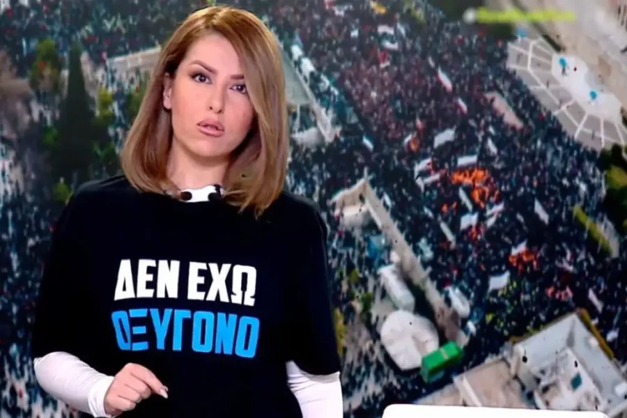 Η Αναστασία Γιάμαλη φόρεσε on air t-shirt για τα θύματα: «Κατανοώ ότι ξεπερνάω τα δημοσιογραφικά όρια»