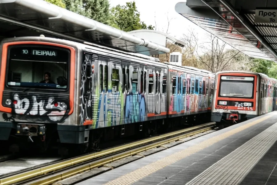 Συνελήφθη 15χρονος που έριξε πέτρες σε συρμό του ΗΣΑΠ τραυματίζοντας τον οδηγό