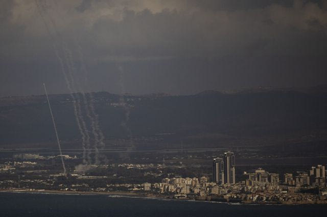 Το Ισραήλ χτυπά τον Λίβανο, μετά την εκτόξευση ρουκετών από τη Χεζμπολάχ