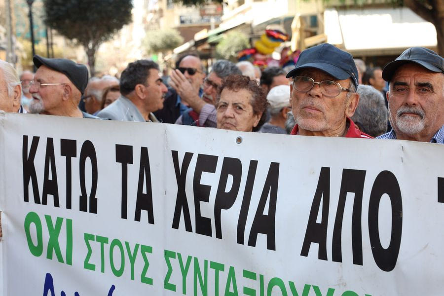 «Τα δικαιώματά μας δέχονται πρωτοφανή επίθεση»: Στους δρόμους του Ηρακλείου οι συνταξιούχοι (φωτογραφίες)