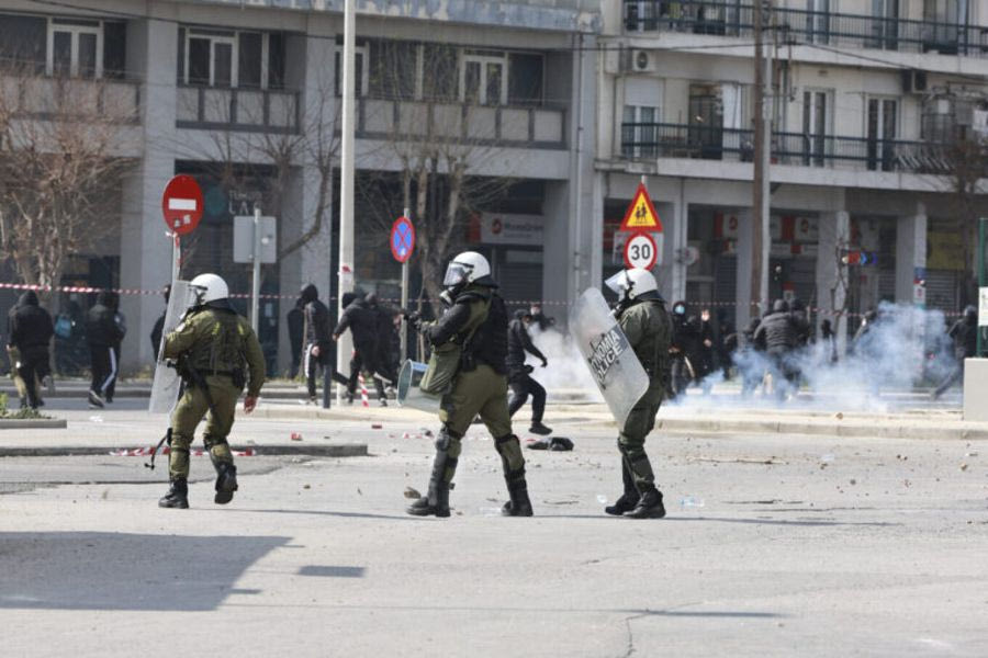 Θεσσαλονίκη: 13χρονος συνελήφθη με μολότοφ μετά τα επεισόδια στην πορεία για τα Τέμπη